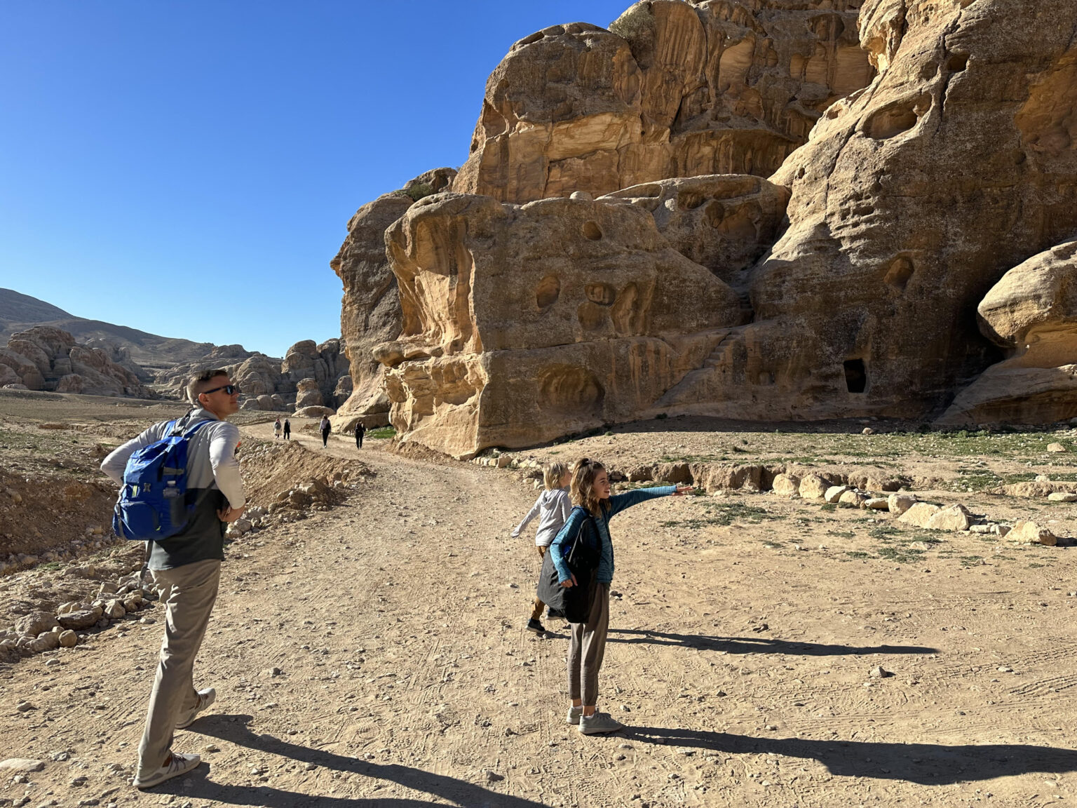 hiking-ad-deir-trail-monastery-back-route-to-petra-main-trail