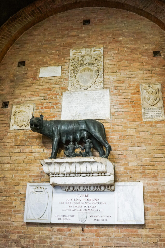 Siena is always considered one of the best towns in Tuscany and has a symbol of a She-Wolf nursing Romulus and Remus. 