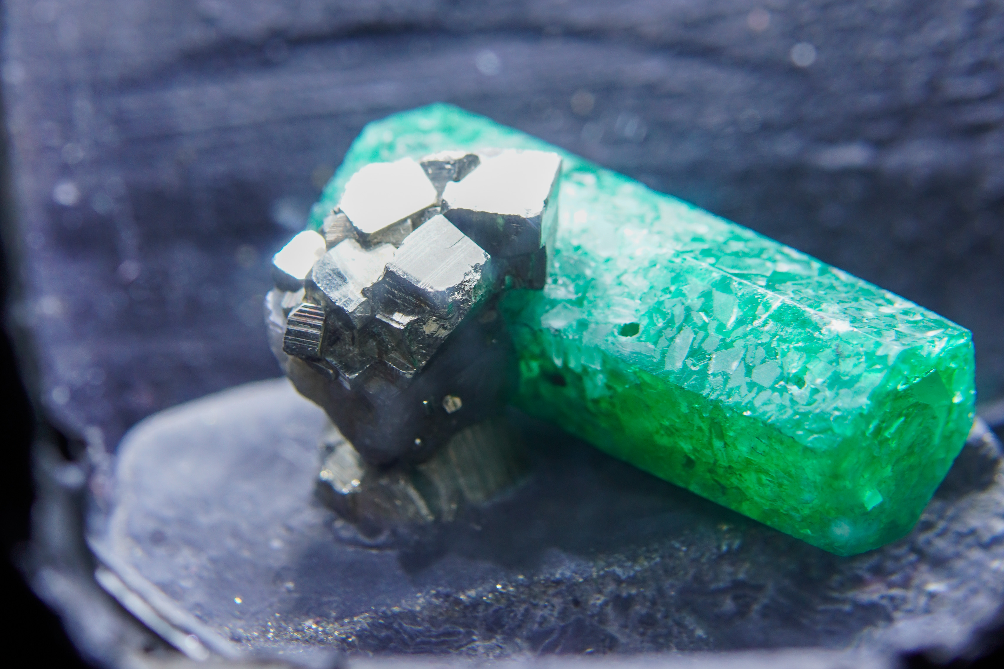 You can purchase high quality emeralds as a gift for someone special or a souvenir from Colombia that you can enjoy. 