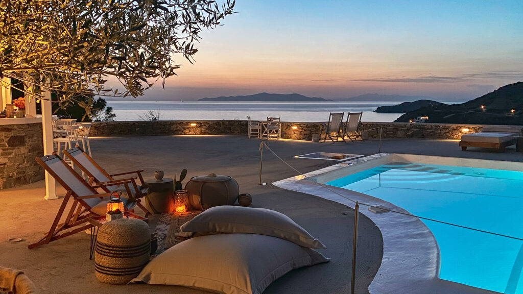 Check out this Syros Hotel called Pino Di Loto for amazing views of the sea. 