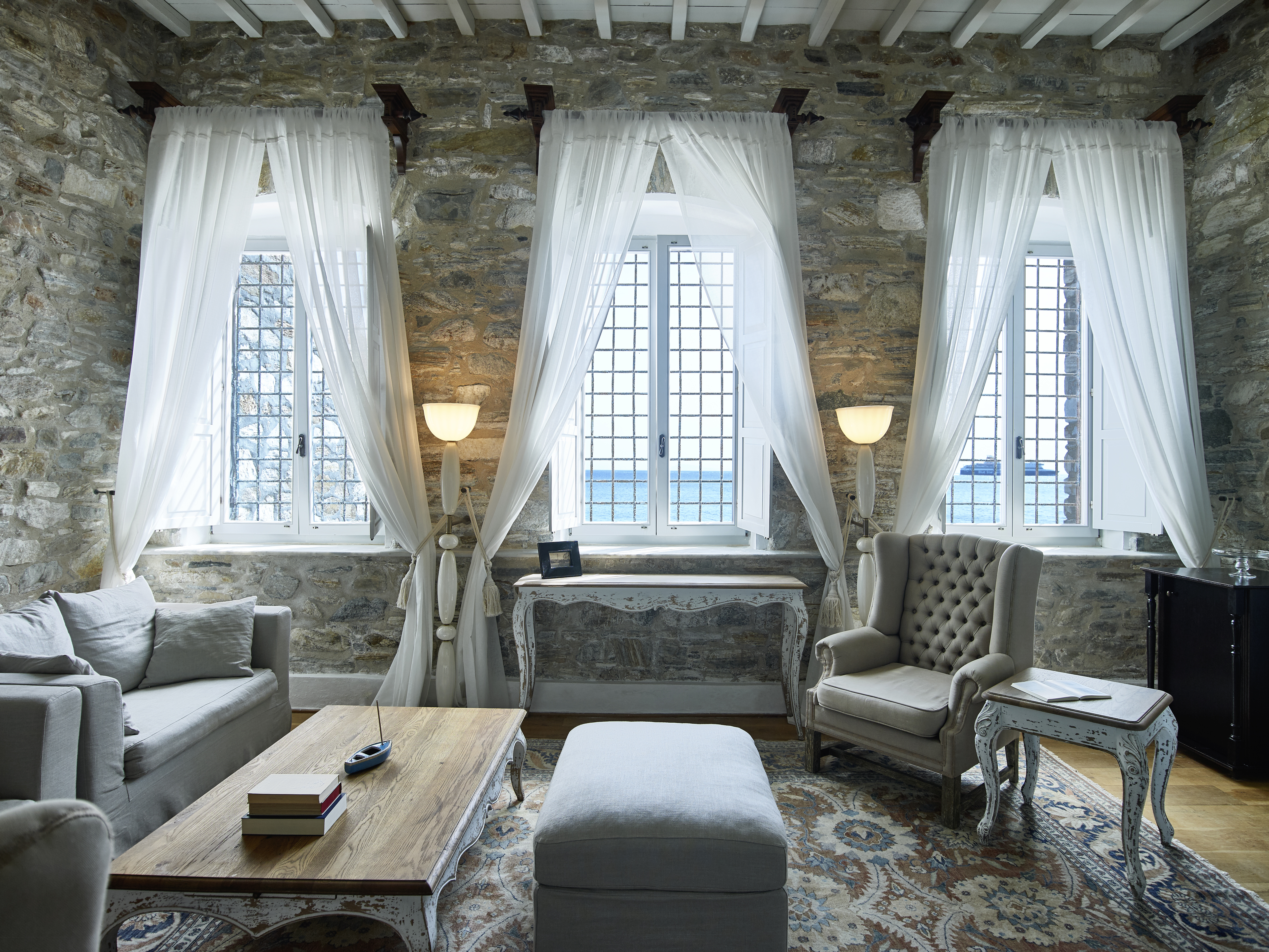 Hotel Ploes is has gorgeous Venetian styles rooms and is a great choice for your hotel in Syros. 