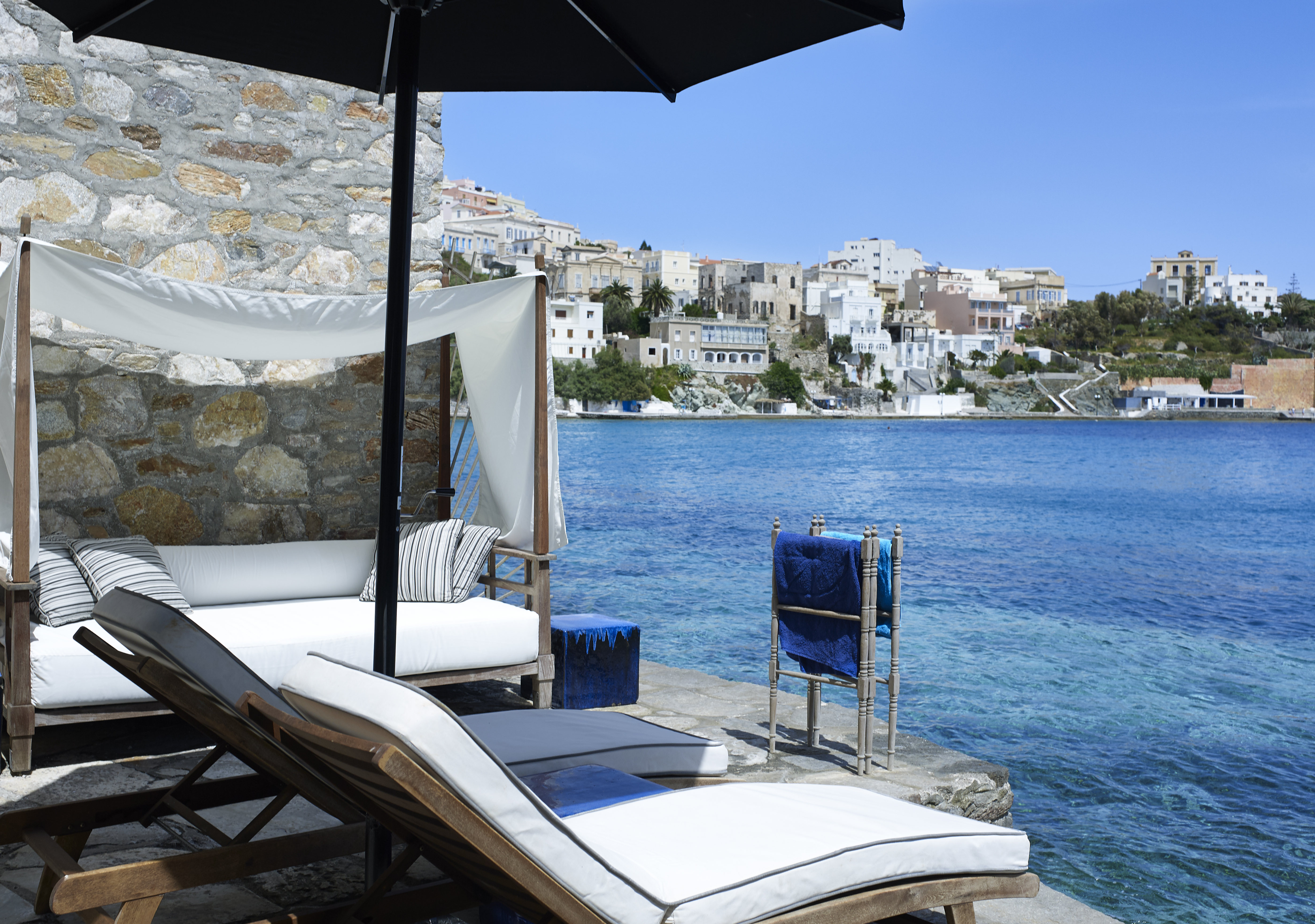 Ploes Syros is a hotel in the heart of Ermoupolis Syros with gorgeous sea views. 