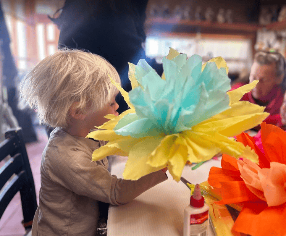 kids art class in Worldschool Mexico